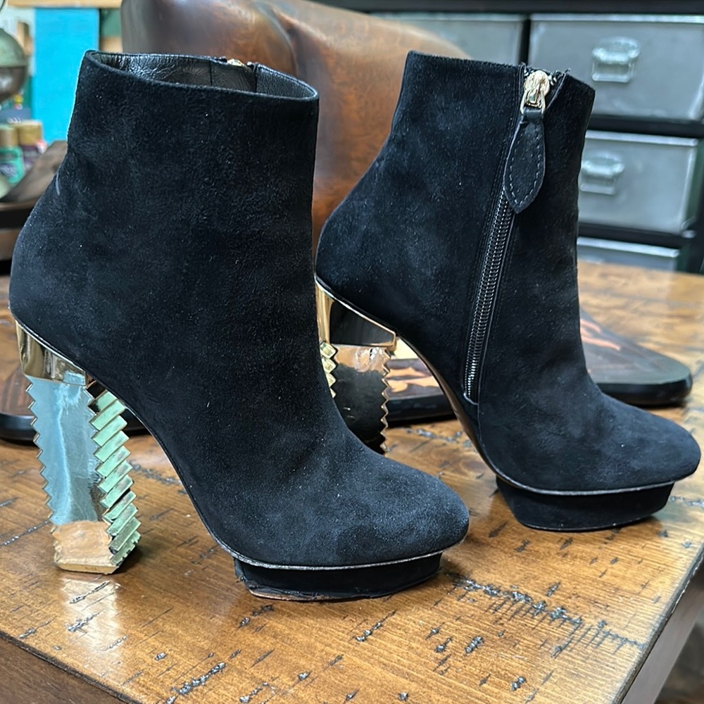 Aperlai Black Suede Ankle Boots with Metallic Heel 38 (7.5) runs small